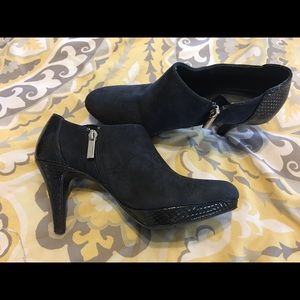 Bandolino Navy blue and black booties/heels